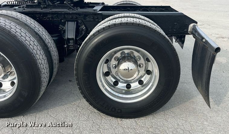 image for item DP2099 2015 Kenworth T880  semi truck