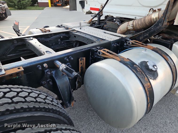 image for item DP2454 2011 Freightliner Cascadia  semi truck