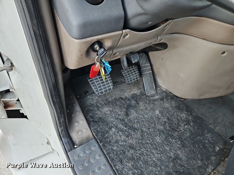 image for item DP2454 2011 Freightliner Cascadia  semi truck