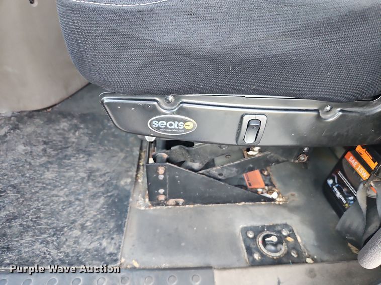 image for item DP2454 2011 Freightliner Cascadia  semi truck