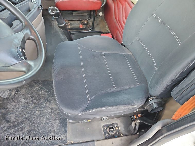 image for item DP2454 2011 Freightliner Cascadia  semi truck