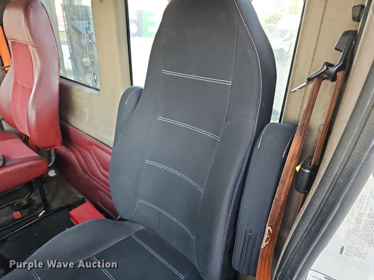 image for item DP2454 2011 Freightliner Cascadia  semi truck