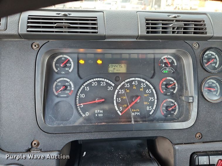 image for item DP2454 2011 Freightliner Cascadia  semi truck