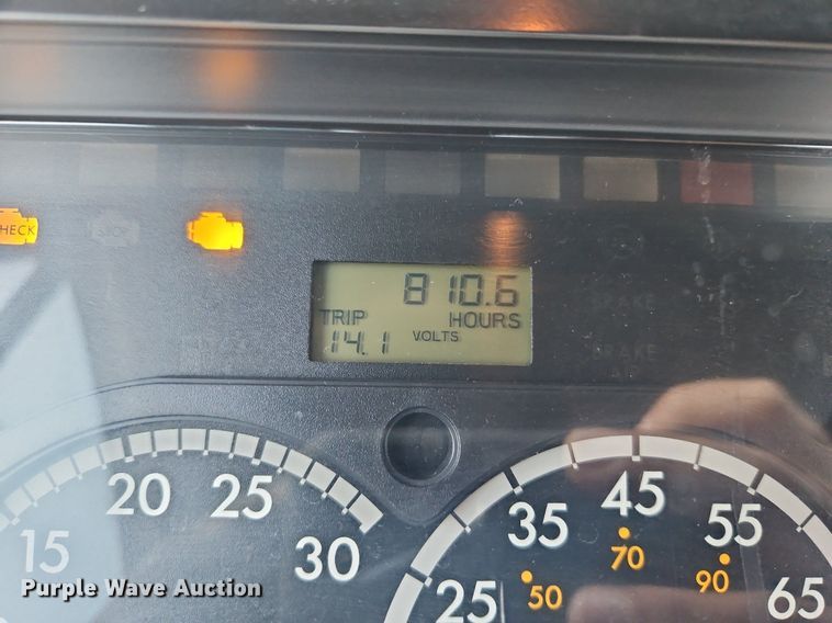 image for item DP2454 2011 Freightliner Cascadia  semi truck