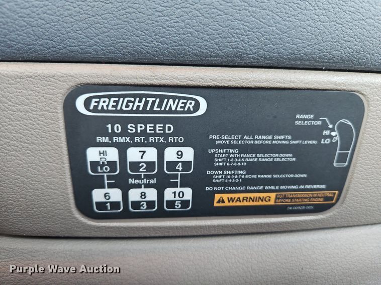 image for item DP2454 2011 Freightliner Cascadia  semi truck