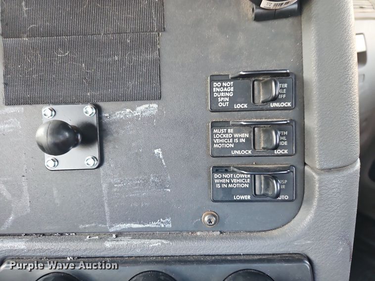 image for item DP2454 2011 Freightliner Cascadia  semi truck