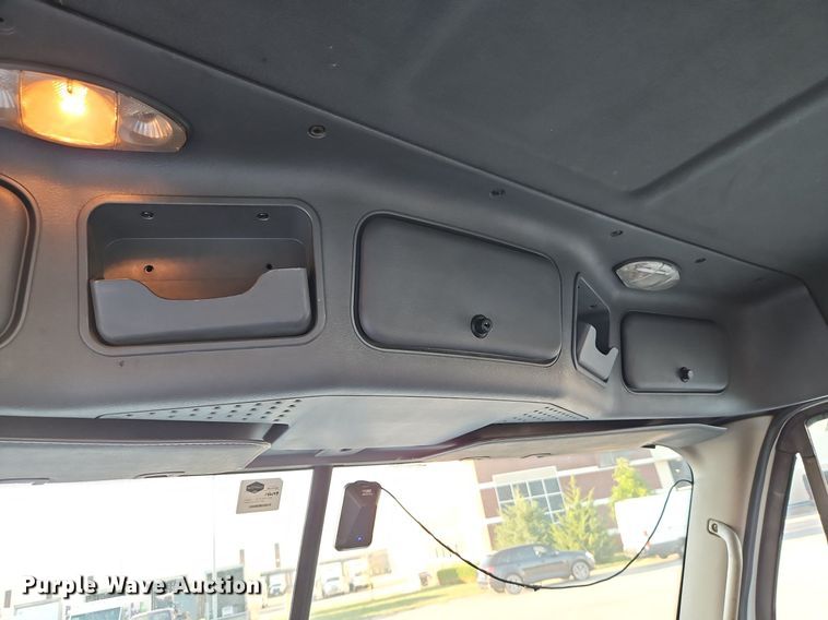 image for item DP2454 2011 Freightliner Cascadia  semi truck