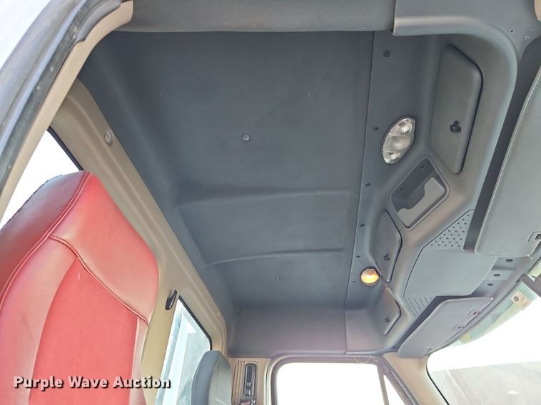 image for item DP2454 2011 Freightliner Cascadia  semi truck