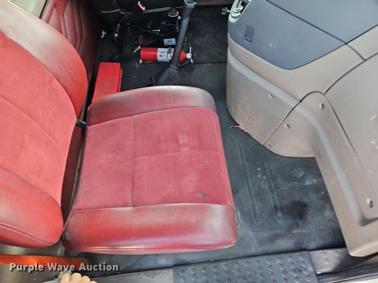 image for item DP2454 2011 Freightliner Cascadia  semi truck