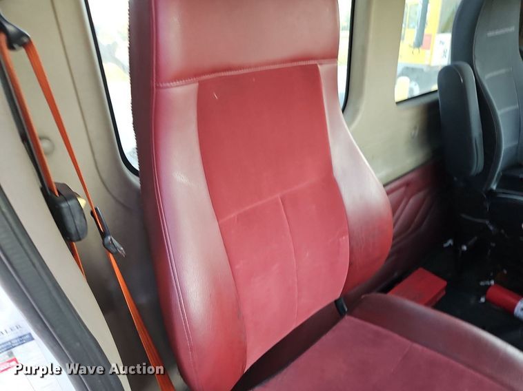 image for item DP2454 2011 Freightliner Cascadia  semi truck