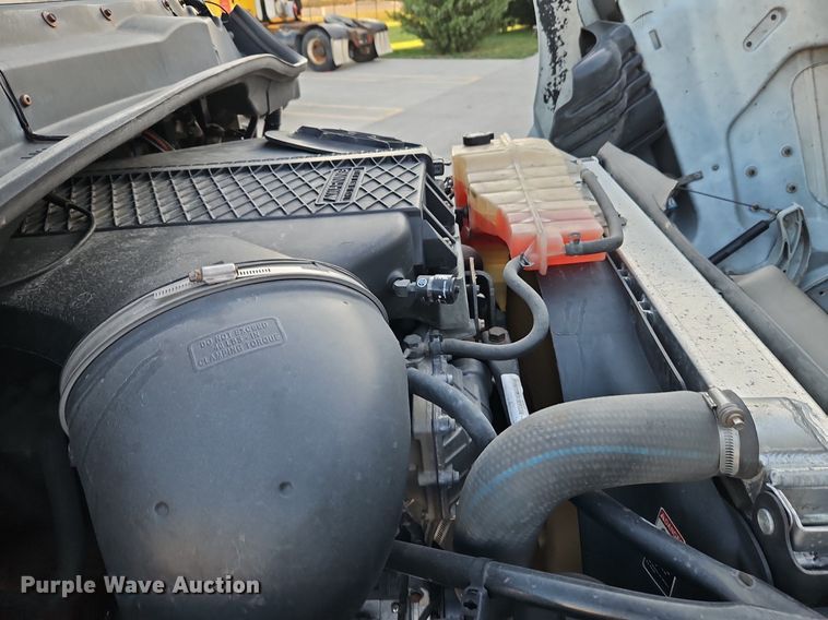 image for item DP2454 2011 Freightliner Cascadia  semi truck