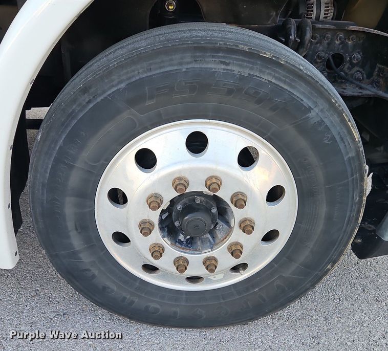 image for item DP2454 2011 Freightliner Cascadia  semi truck