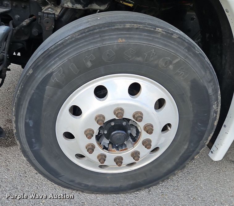 image for item DP2454 2011 Freightliner Cascadia  semi truck