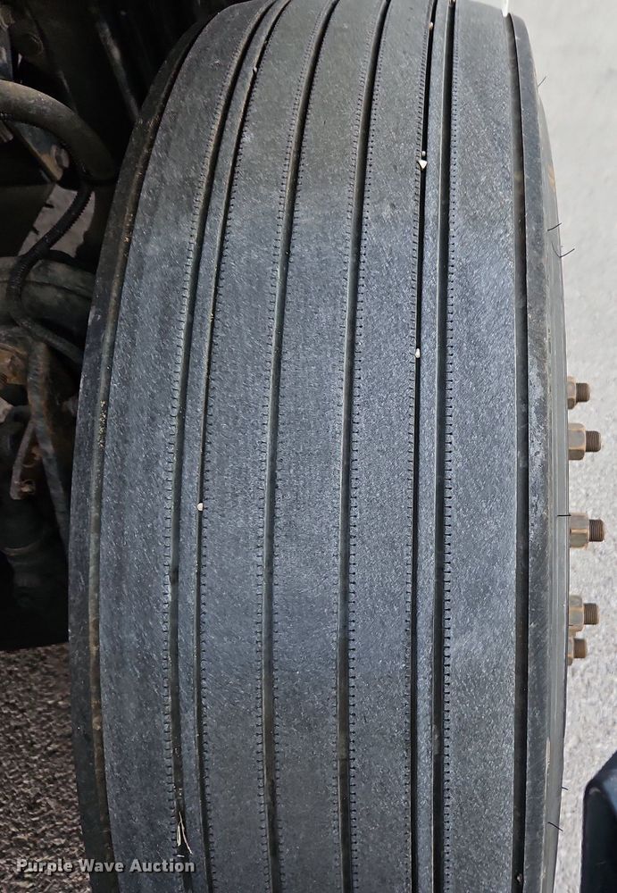 image for item DP2454 2011 Freightliner Cascadia  semi truck