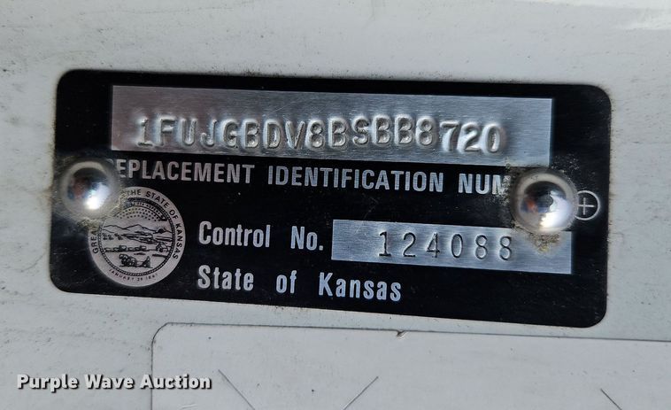 image for item DP2454 2011 Freightliner Cascadia  semi truck