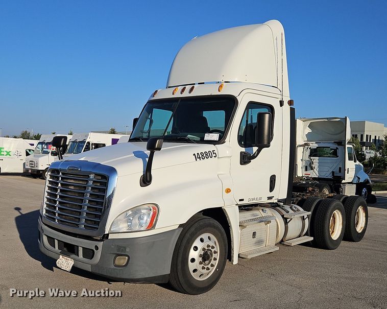 image for item DP2455 2011 Freightliner Cascadia  semi truck