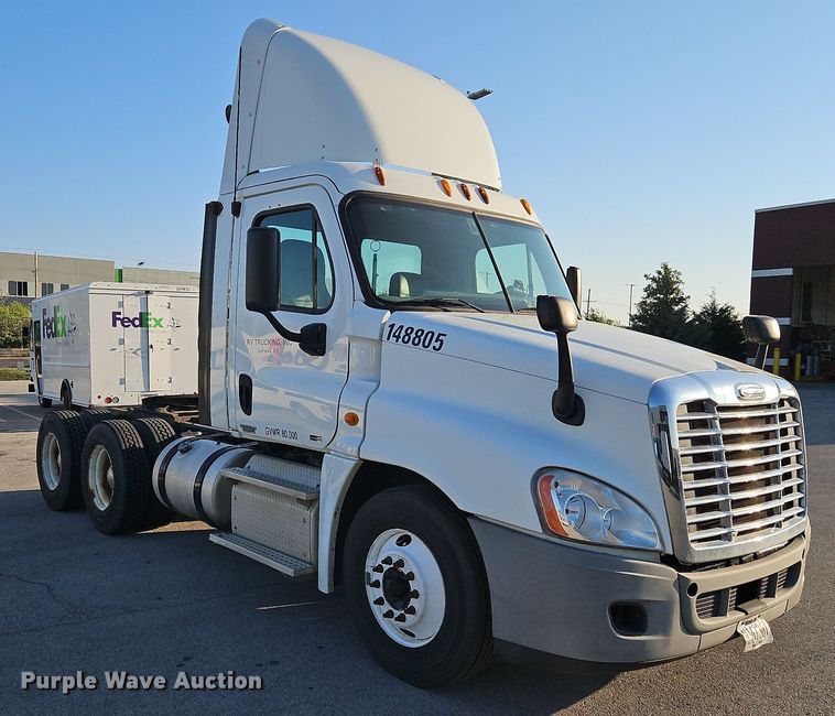 image for item DP2455 2011 Freightliner Cascadia  semi truck