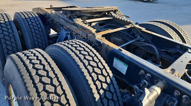 image for item DP2455 2011 Freightliner Cascadia  semi truck