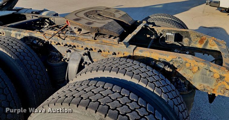 image for item DP2455 2011 Freightliner Cascadia  semi truck