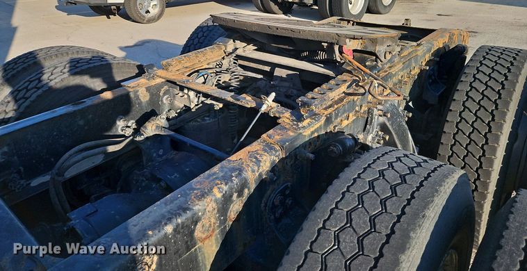 image for item DP2455 2011 Freightliner Cascadia  semi truck