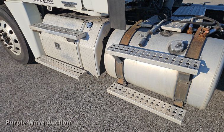 image for item DP2455 2011 Freightliner Cascadia  semi truck