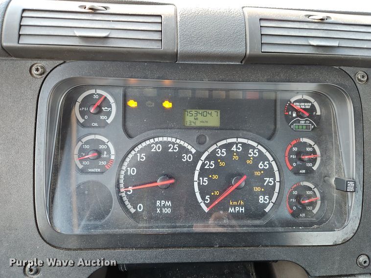 image for item DP2455 2011 Freightliner Cascadia  semi truck