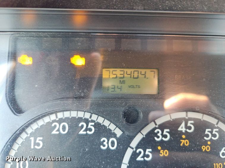 image for item DP2455 2011 Freightliner Cascadia  semi truck