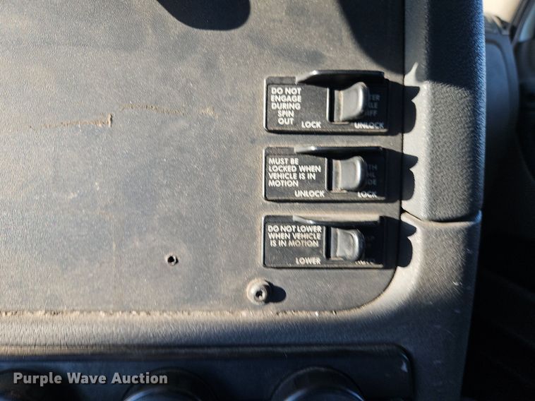 image for item DP2455 2011 Freightliner Cascadia  semi truck