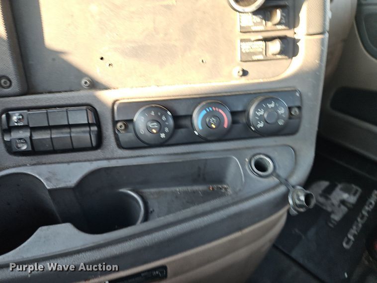 image for item DP2455 2011 Freightliner Cascadia  semi truck