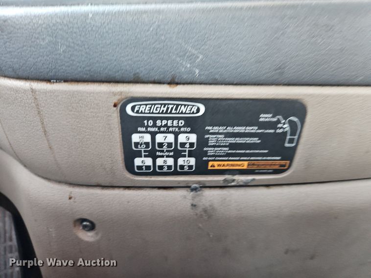 image for item DP2455 2011 Freightliner Cascadia  semi truck