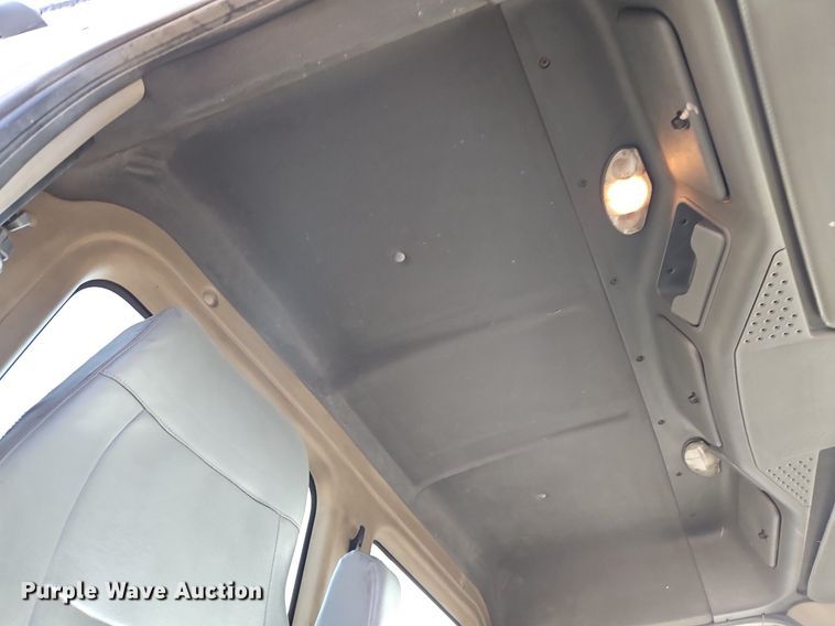 image for item DP2455 2011 Freightliner Cascadia  semi truck