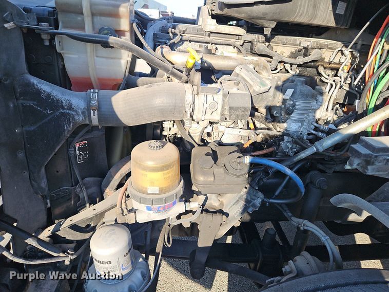 image for item DP2455 2011 Freightliner Cascadia  semi truck