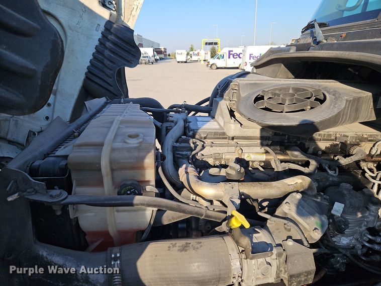 image for item DP2455 2011 Freightliner Cascadia  semi truck