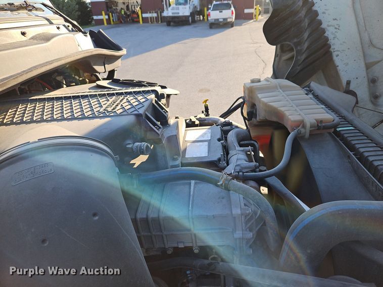 image for item DP2455 2011 Freightliner Cascadia  semi truck