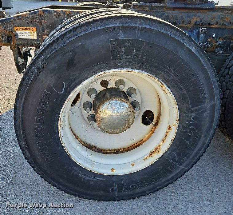 image for item DP2455 2011 Freightliner Cascadia  semi truck