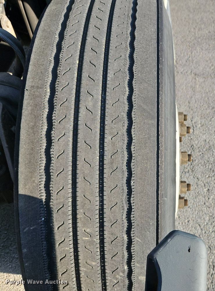 image for item DP2455 2011 Freightliner Cascadia  semi truck