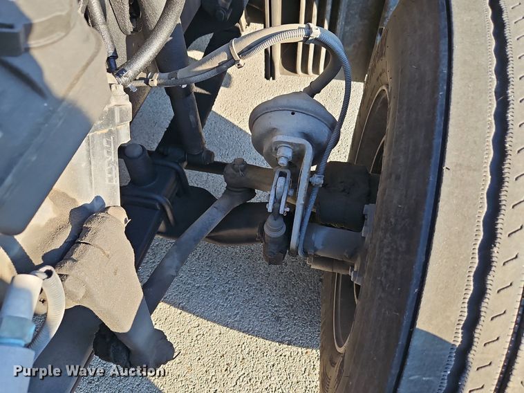 image for item DP2455 2011 Freightliner Cascadia  semi truck