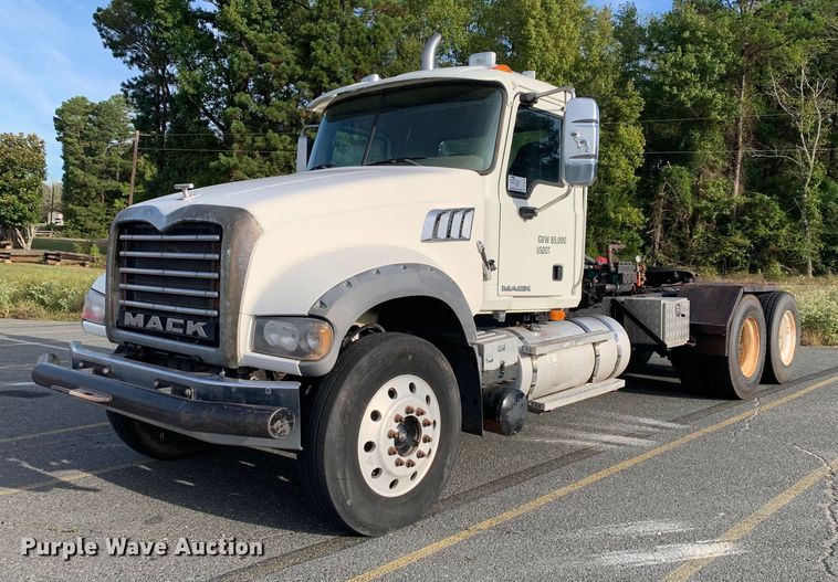 image for item DP8689 2009 Mack GU713  semi truck