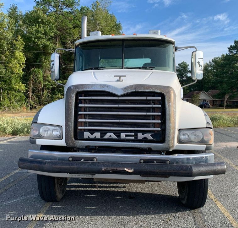 image for item DP8689 2009 Mack GU713  semi truck