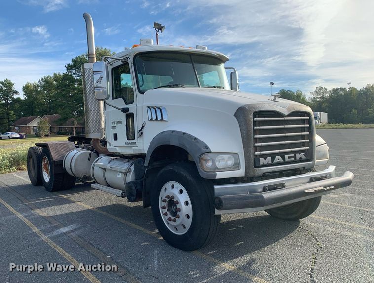 image for item DP8689 2009 Mack GU713  semi truck