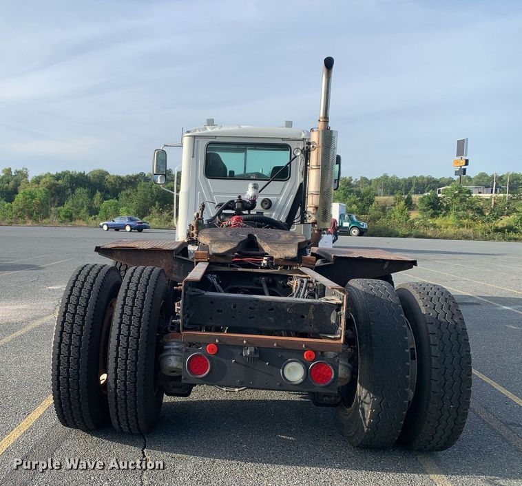 image for item DP8689 2009 Mack GU713  semi truck