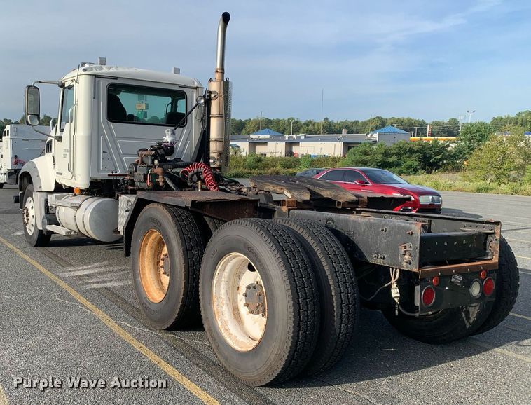 image for item DP8689 2009 Mack GU713  semi truck