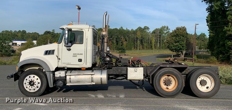 image for item DP8689 2009 Mack GU713  semi truck