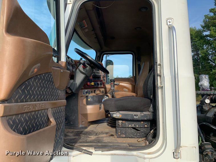 image for item DP8689 2009 Mack GU713  semi truck