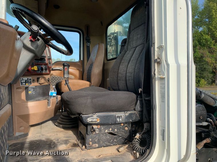 image for item DP8689 2009 Mack GU713  semi truck