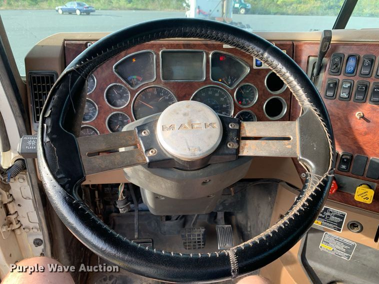 image for item DP8689 2009 Mack GU713  semi truck