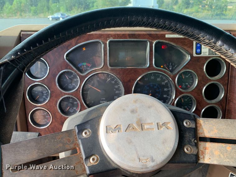 image for item DP8689 2009 Mack GU713  semi truck