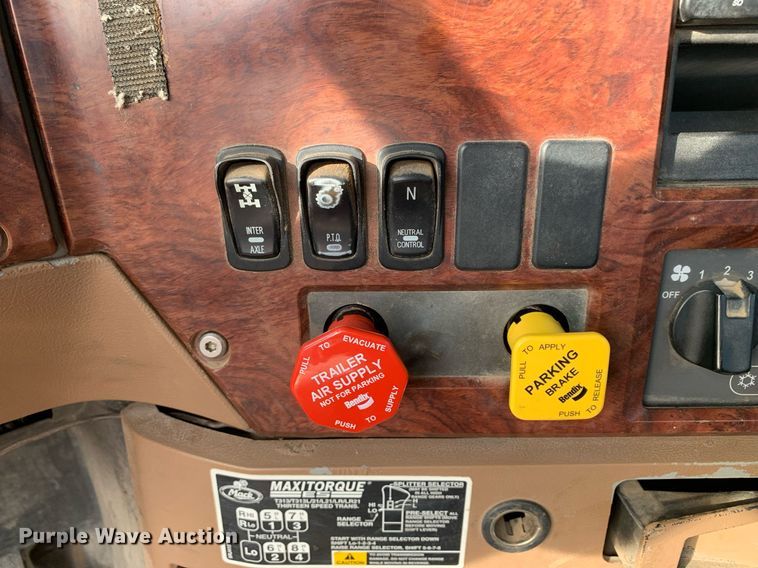 image for item DP8689 2009 Mack GU713  semi truck