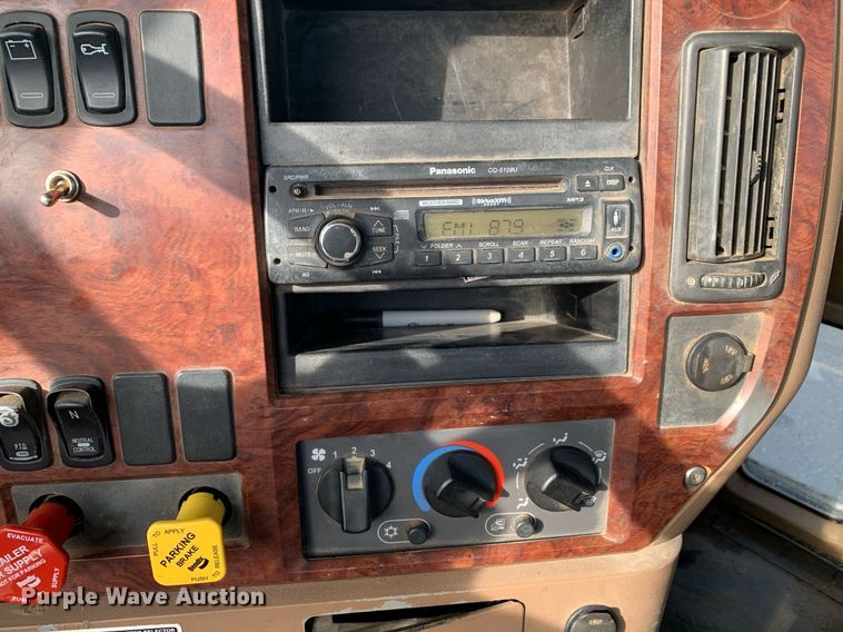 image for item DP8689 2009 Mack GU713  semi truck