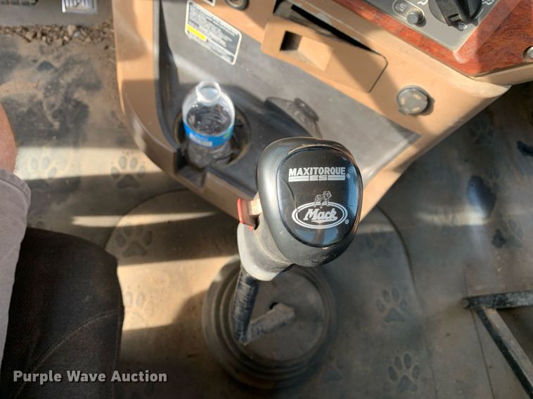 image for item DP8689 2009 Mack GU713  semi truck